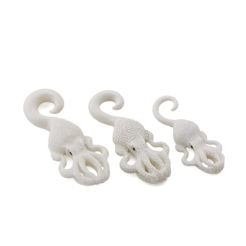 Hangers de hueso tallados en forma de calamar
