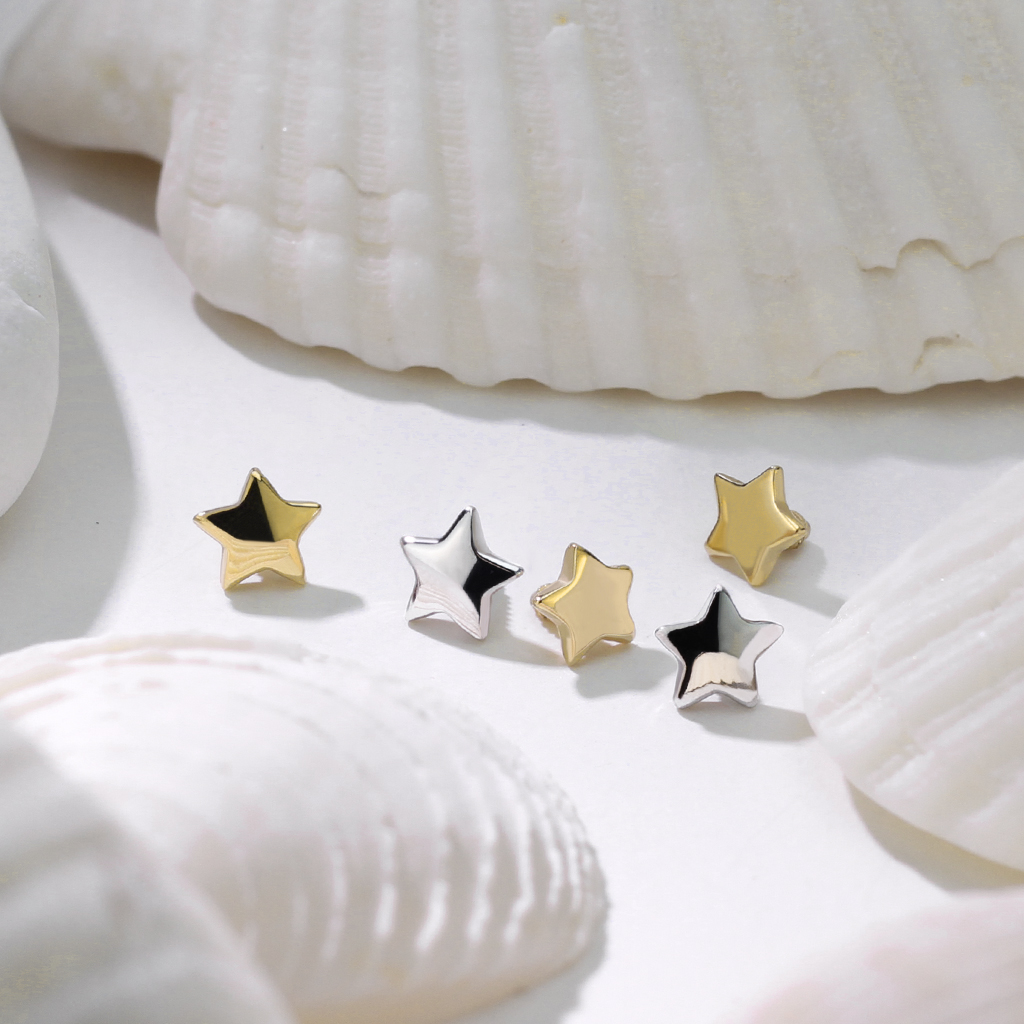 Joya para microdermal en oro de 14 quilates en forma de estrella