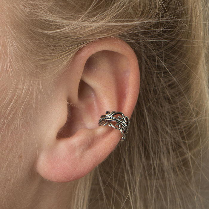 Ear cuff con diseño ondulado