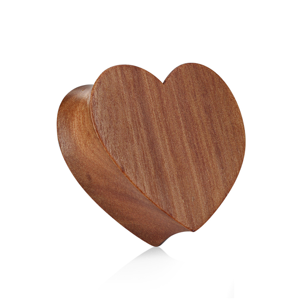 Plug de madera de cerezo en forma de corazón